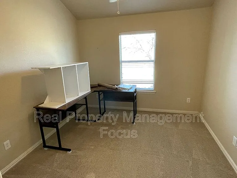 4645 Penelope Ln — Photo 17