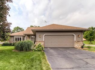 427 Ridge Ln, Chaska, MN 55318