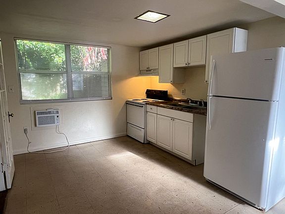 4th image of 1203 NW 4th Ave #B