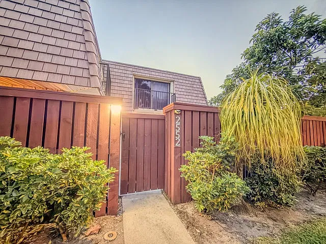 2 bed, 2.5 bath, 1118 sqft, $2,675 — Photo 2