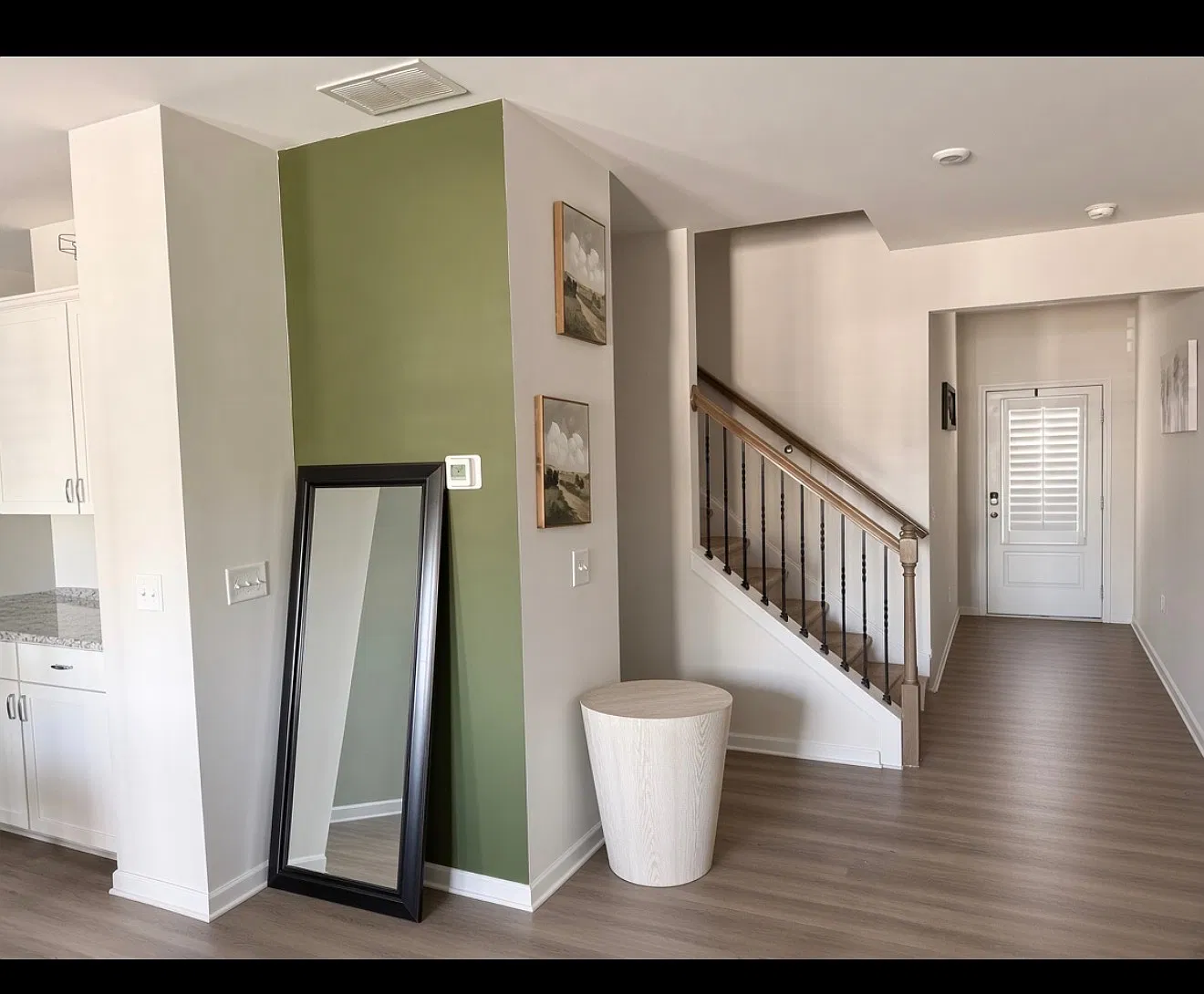 3 bed, 2.5 bath, 1933 sqft, $2,300 — Photo 3