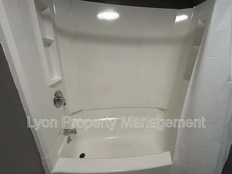 156 Pleasant St #3 — Photo 6