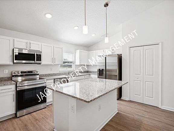 2nd image of 1191 Valencia St SE