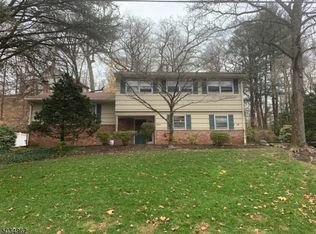 18 Stonehedge Ln, Madison, NJ 07940