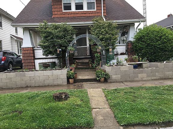 3rd image of 286 Elm St