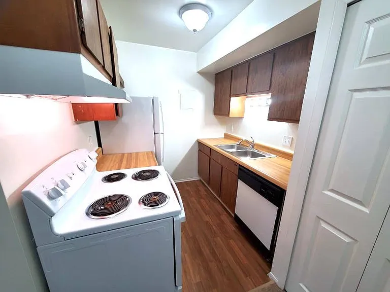 Woodland Place Apartments — Photo 29