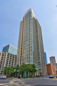 345 N La Salle Dr APT 3403, Chicago, IL, 60654