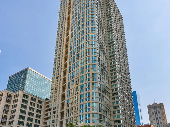 345 N La Salle Dr APT 3403, Chicago, IL 60654