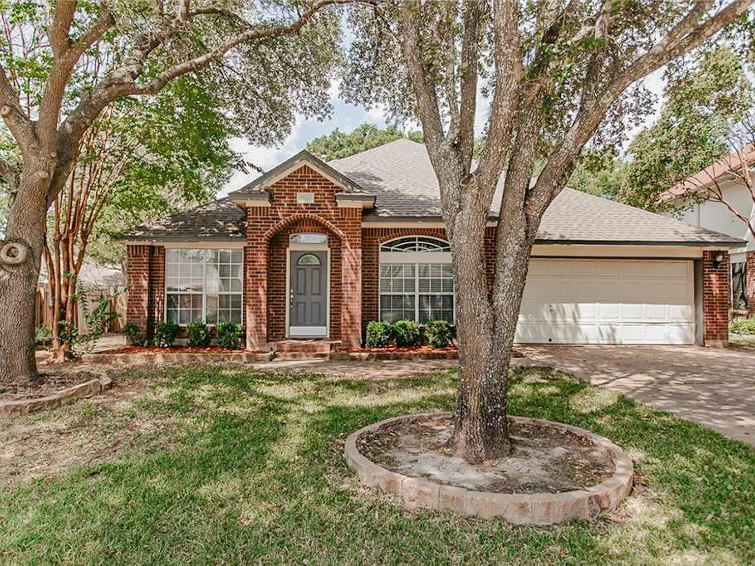 4 bed, 2.0 bath, 2025 sqft, $2,275 — Photo 1