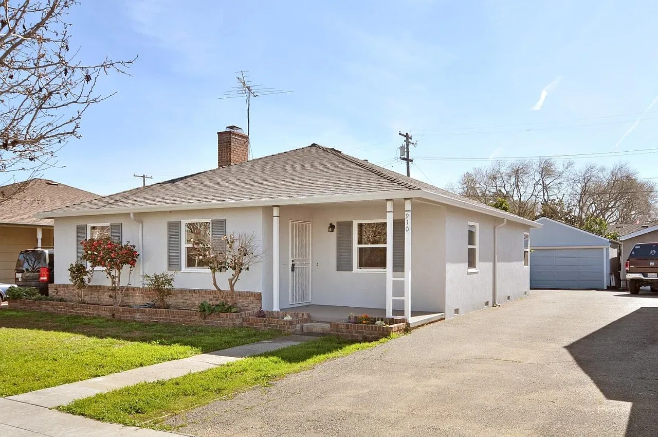 Poplar St — Photo 1