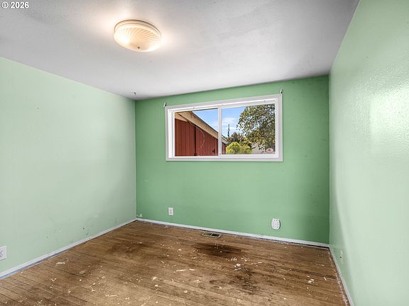 5th image of 10523 SE Cora St