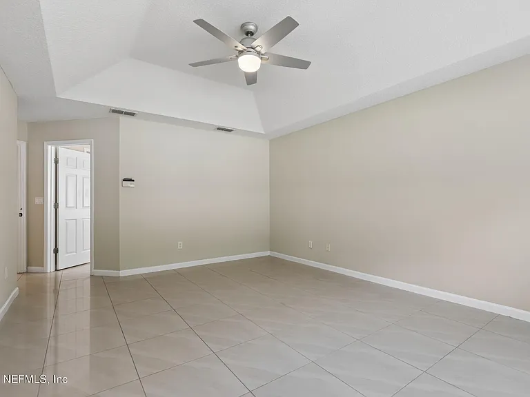 2070 Thornhill Dr — Photo 11
