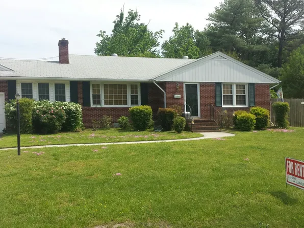 100 Hudgins Rd, Poquoson, VA 23662