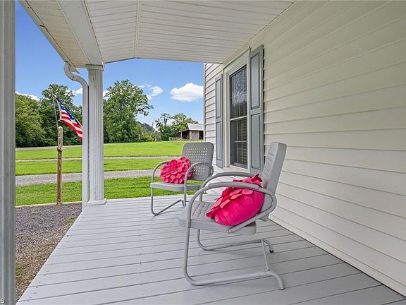 3rd image of 1824 Binkley Rd