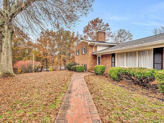 5th image of 2674 Parkview Dr