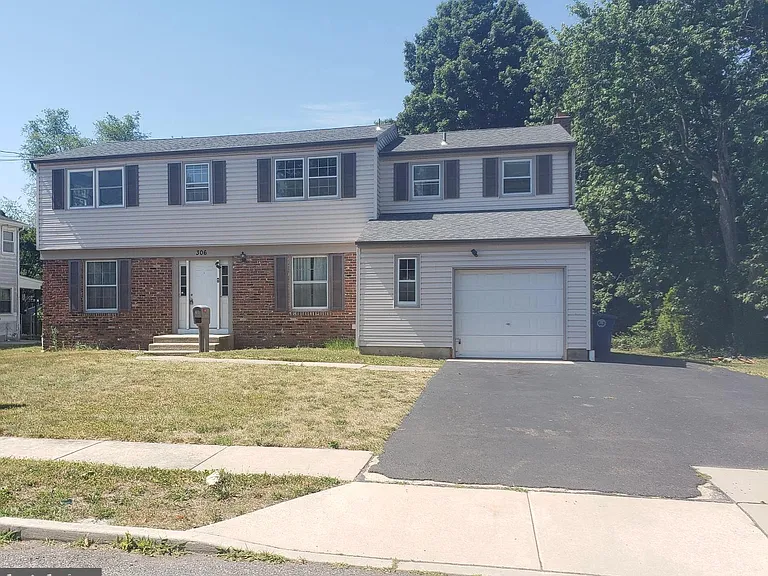 306 Cornell Rd — Photo 3