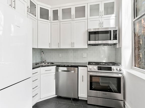 3rd image of 293 Henry St #5