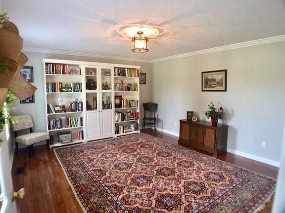 4th image of 749 Wexford Way