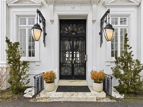 553 Bellevue Ave APT 6, Newport, RI 02840