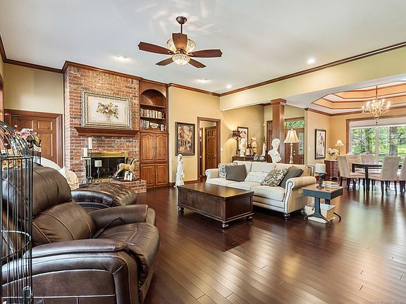 3rd image of 1138 N Faulkner Pl