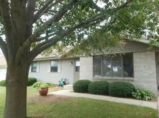1815 Doubletree Dr, Janesville, WI 53546