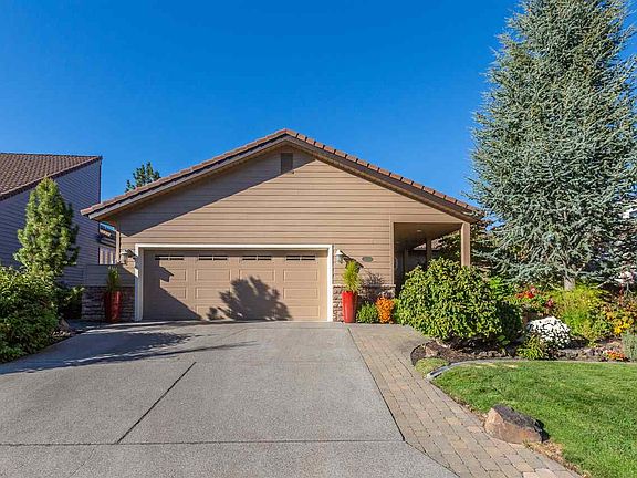 2nd image of 2034 S Parkwood Cir