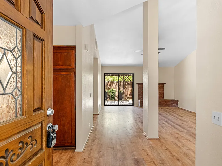 316 Monterey Dr — Photo 8