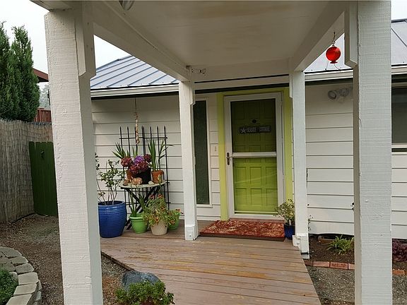 3rd image of 961 N West Camano Dr