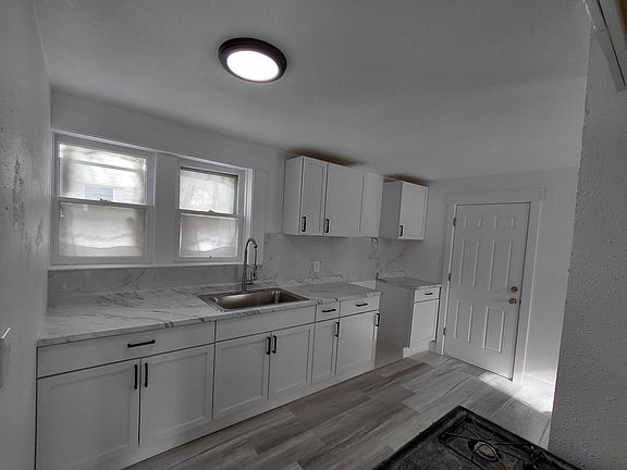 3rd image of 1021 La Croix Ave #1