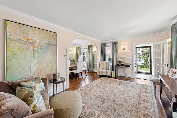 Sold by Nest Seekers International | media 9