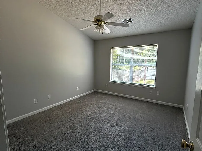 604 Gibson Forest Dr — Photo 4
