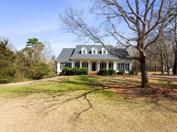 305 Valley View Dr, Seneca, SC 29672