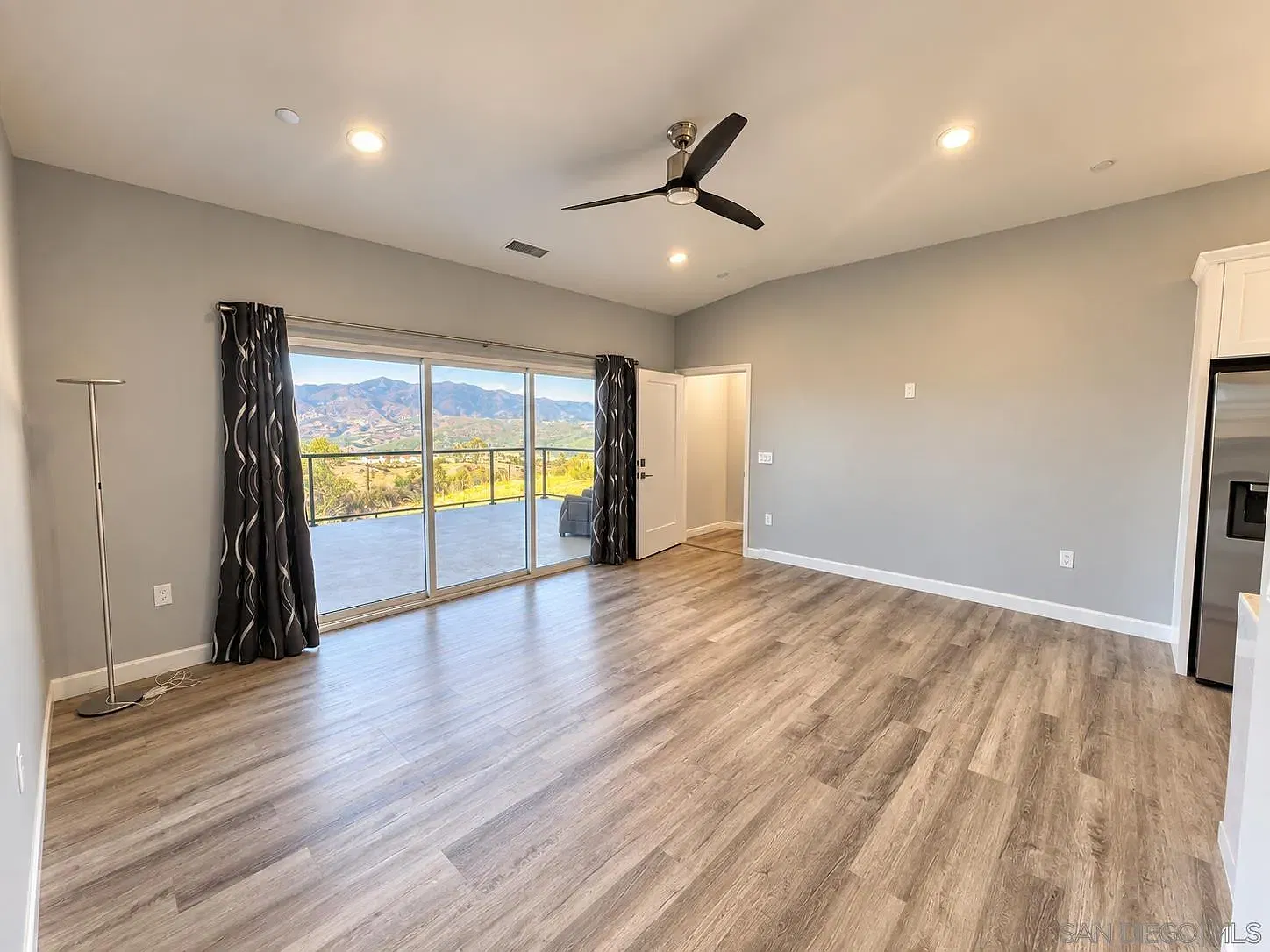 3 bed, 2.0 bath, 1200 sqft, $3,250 — Photo 4