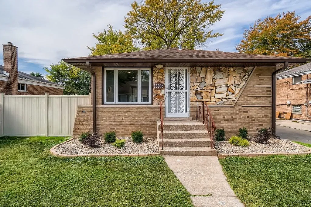 16028 Drexel Ave photo 1
