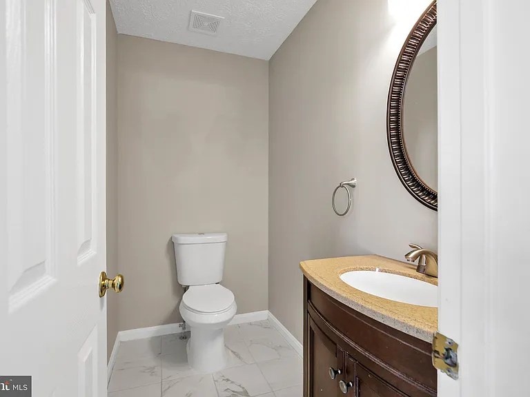 10886 Moore St — Photo 17