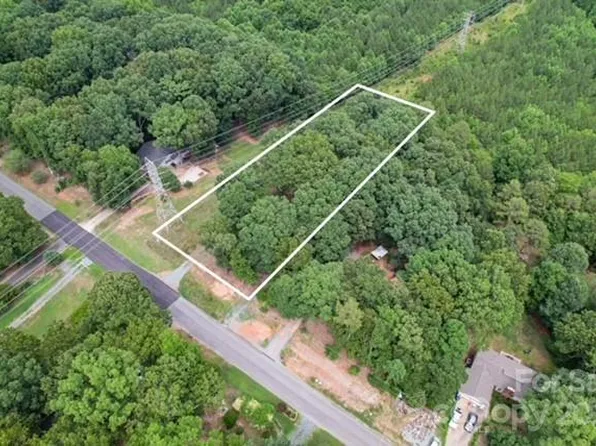 236 Gatewood Ln, Matthews, NC 28104