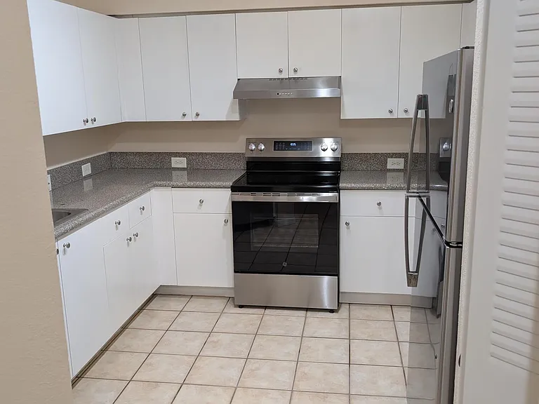 350 Crestwood Cir #201 — Photo 9
