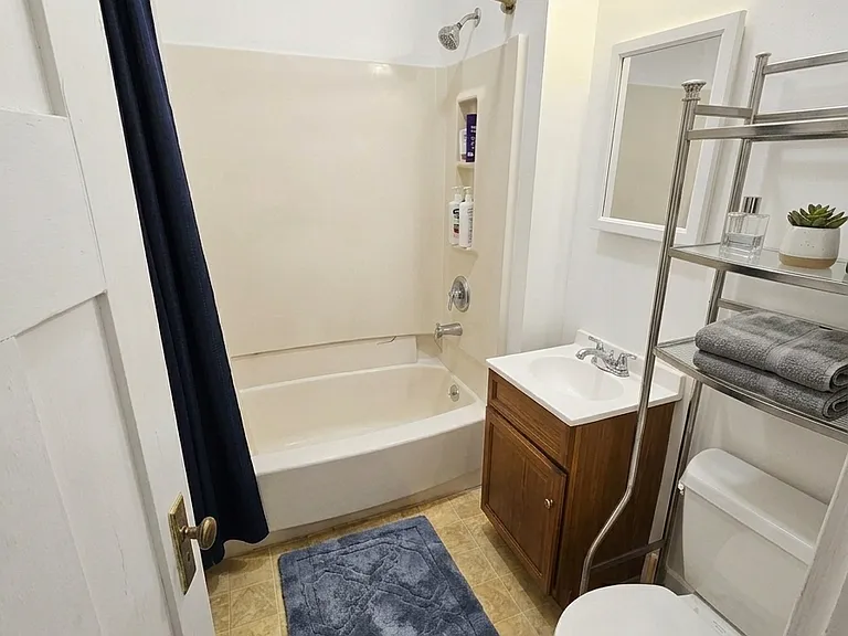 823 E Johnson St #4 — Photo 3