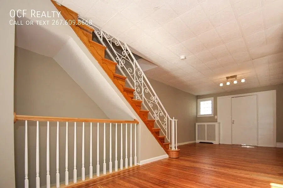 Four Bed La Salle Townhouse — Photo 3