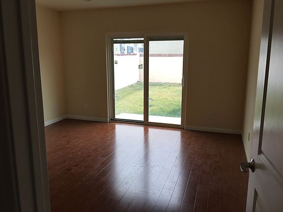3rd image of 921 W C St