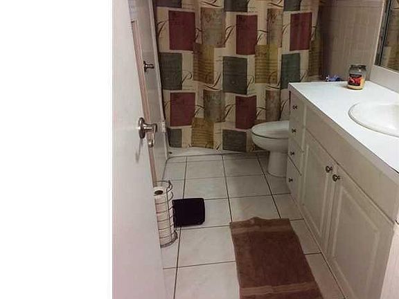 April Mist Condo in Hallandale