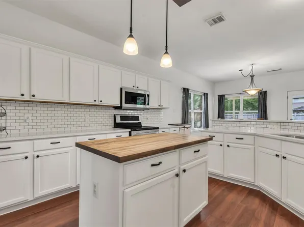 130 Clover Leaf Cv, Buda, TX 78610