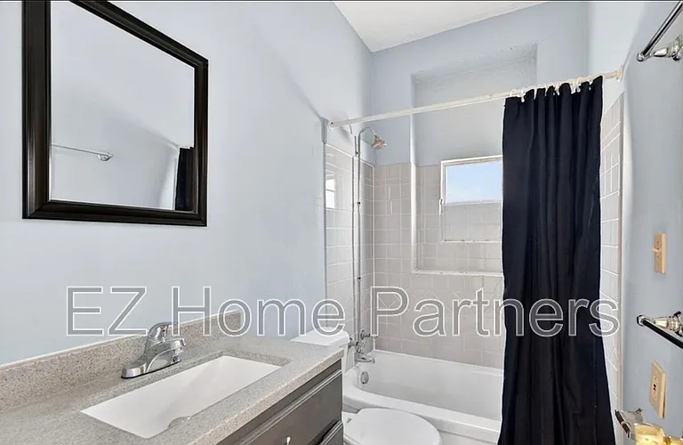 3005 S Compton Ave — Photo 9