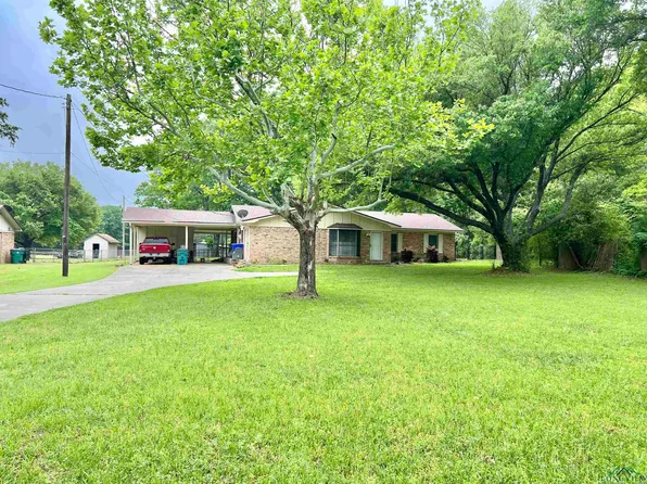 1038 Forsythe St, Carthage, TX 75633