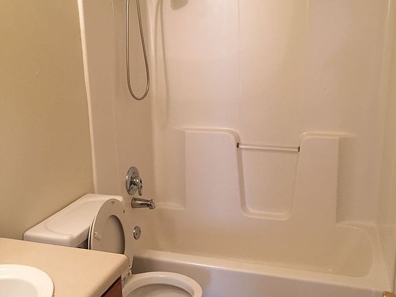 5th image of 2600 Parkcrest Dr