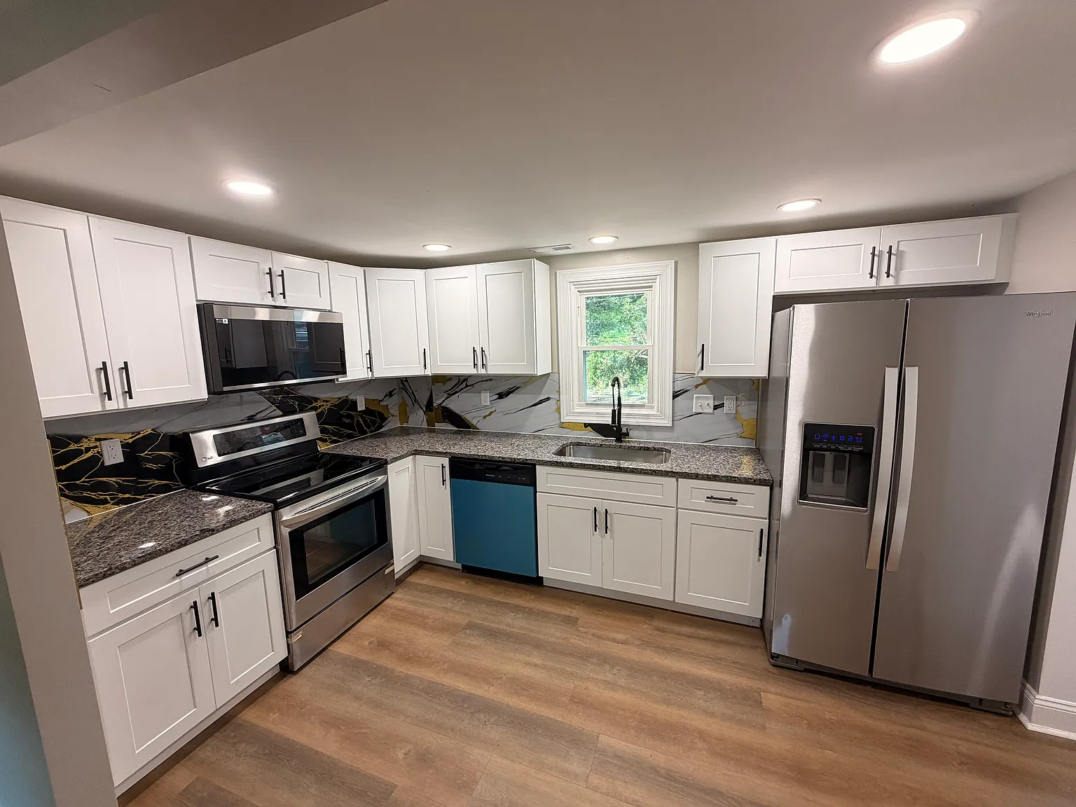 3 bed, 1.5 bath, 1036 sqft, $1,650 — Photo 4
