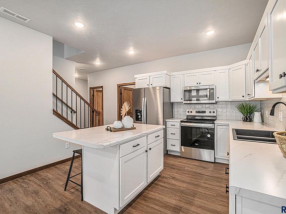 5th image of 2402 E Cama Pl