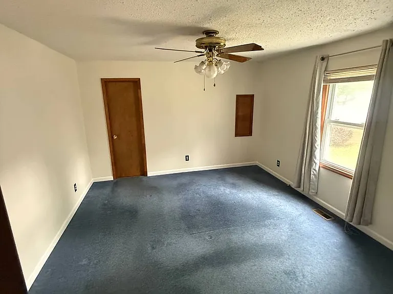 2885 Fair Oaks Dr — Photo 8