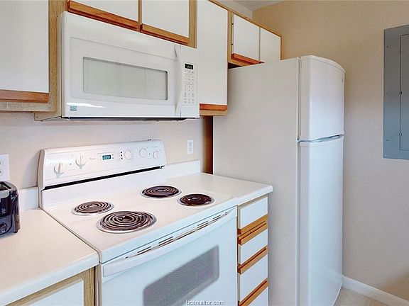4th image of 529 Southwest Pkwy APT 303