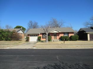 905 Alamo Ln, Garland, TX 75040